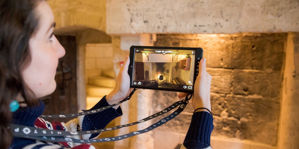 L'HistoPad permet de visiter les monuments de Paris en réalité augmentée